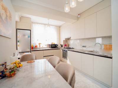 Vânzare apartament cu 3 camere în bloc nou, Durlești, Cartușa, Inamstro.
