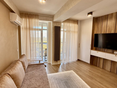 Spre închiriere apartament cu 2 camere+living în complexul Oasis.