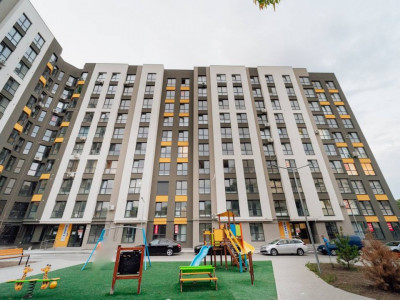 Apartament cu 3 camere + living, posibil în rate