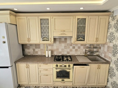 Квартира с 3 комнатами на продажу, Чеканы, Михай Садовяну