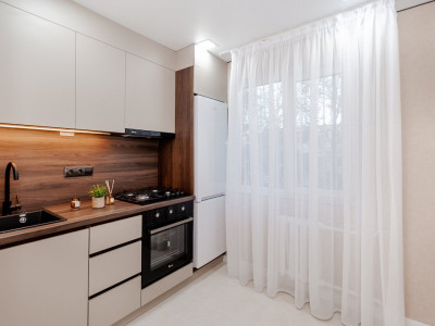 Apartament cu 3 camere, de mijloc, bilateral, Botanica, str.Grenoble.