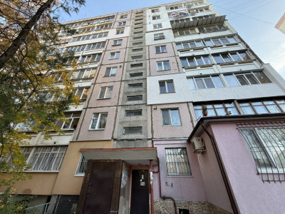 Botanica, 2 odăi Seria Varnița, locație Top! Reparat/Mobilat! 