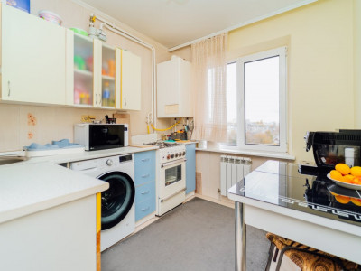 Ботаника, 3 комнаты с автономным отоплением, Серия Варница, с ремонтом и мебелью