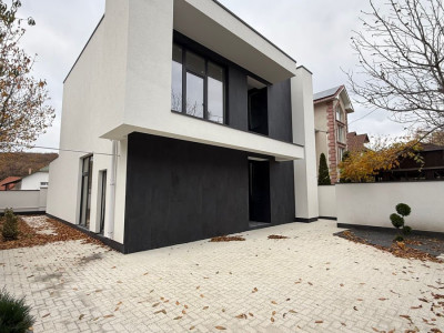 Casă în zonă nouă în Durlești, pe str. Toma Alimoș – priveliște spre pădure!