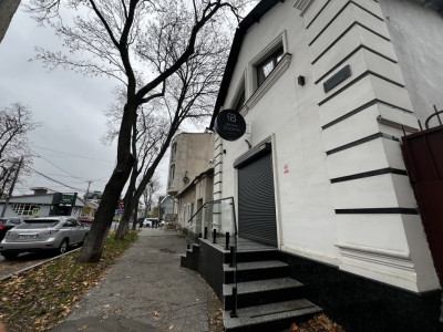 Vânzare – imobil comercial cu chiriaș, Centru, str. Armenească.