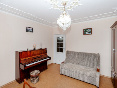 Продаётся 4х комнатная квартира в секторе Чеканы, на бульваре Мирча чел Бэтрын.