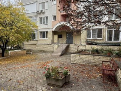 Квартира с 3 комнатами + гостиная + терраса, Центр, ул. Колина Пушкин