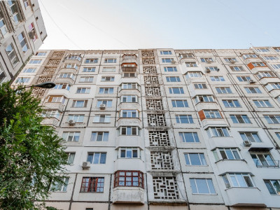 Apartament spațios cu 3 camere, lânga Piata Docuceaev.