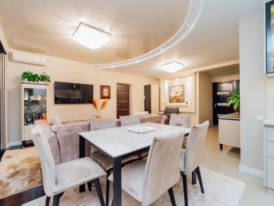 Apartament cu 2 camere + living în Centru, str. Lev Tolstoi.