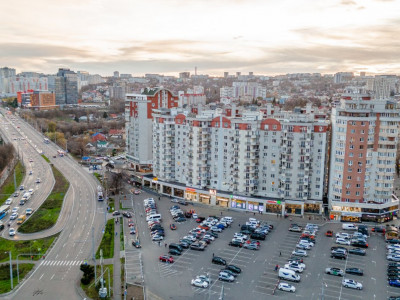 Квартира с 2 комнатами + гостиной в Центре города, ул. Лев Толстой.
