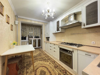 Chirie, bd. Cuza Vodă 18/2, bloc nou, AMIC, apartament cu 3 camere.