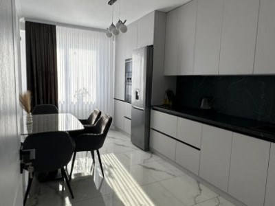 Spre vânzare apartament cu 2 camere + living, 65 m2, Durlești!