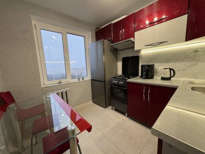 Spre închiriere apartament cu 3 camere, Botanica, str. Grenoble.