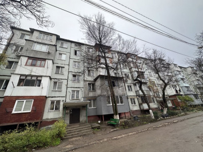 Ciocana, str. Mihail Sadoveanu, apartament cu 2 camere de mijloc!