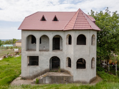 De vanzare casă în 2 nivele, variantă sură, Strășeni, sat. Sireți.