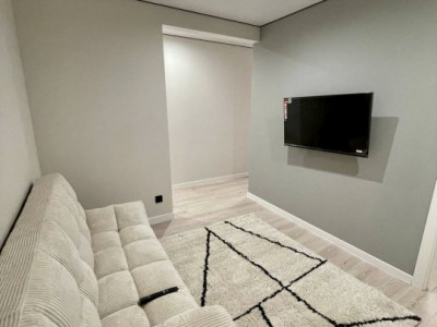 Vanzare apartament cu 2 camere și living, Botanica, str. Trandafirilor