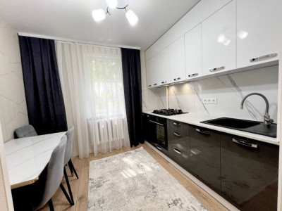 Apartament cu 2 camere si living , Seria 143 , Ciocana M.Sadoveanu 