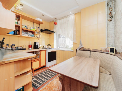 Рышкановка, парковая зона, 3 комнаты, парковка + пристройка + кладовка. 