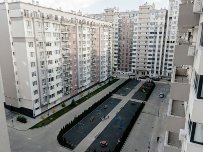 Apartament cu 3 camere + living, ExFactor – Ciocana, bd. Mircea cel Bătrân 41B.