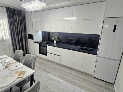 Квартира с 3 спальнями + гостиная, Чеканы, б-р Мирча чел Бэтрын