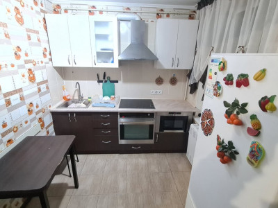 Apartament cu 3 camere, Botanica, Ioan Vodă Viteazul.