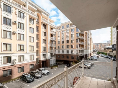 Продаётся квартира с 3 спальнями и гостиной, Буюканы, на ул. Ливиу Деляну.