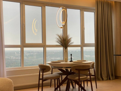  Vând PENTHOUSE în 2 nivele, 2 dormitoare cu living și terasa spațioasă de 90 m2