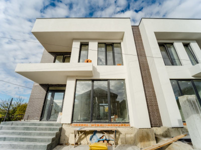 Duplex calitate premium, Centru Ialoveni! Disponibil în rate! 