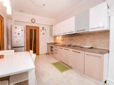 Apartament cu 3 camere în bloc nou, mobilat și utilat, str. P. Zadnipru! 