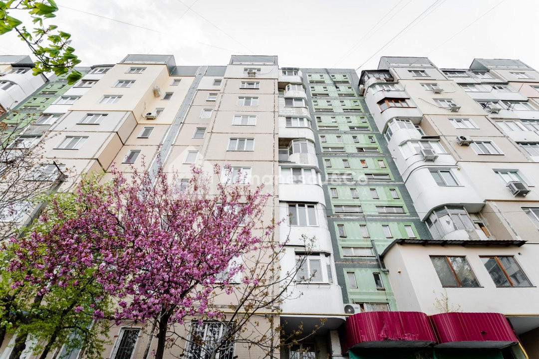 Ciocana, Mircea cel Bătrân, apartament cu 3 camere, seria 143. 1