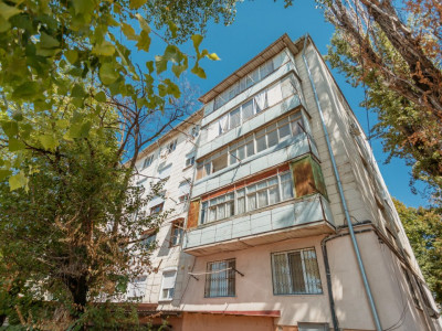 Apartament cu 2 camere separate, etajul 4, Poșta Veche.