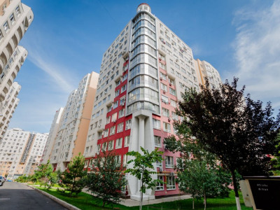Vânzare, apartament de mijloc cu 2 camere, 80 mp, Centru, str. N. Testemițanu.