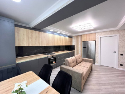 Vânzare apartament cu 2 camere+living, Club House, str. Cartușa.