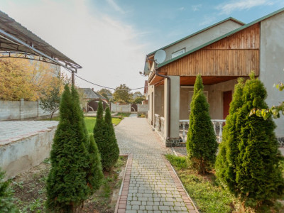 Vânzare casă în Cricova, zona de vile, 180 mp+7 ari. 