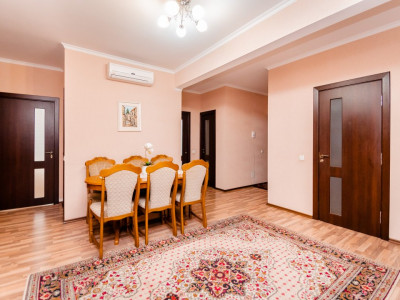 Spre vânzare apartament cu 4 camere, Râșcani, lângă Circ. 