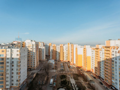Vânzare apartament cu 2 camere și reparație în complexul Drăgălina!