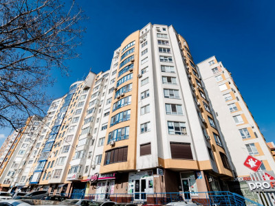 Vînzare apartament cu 4 camere separate + living, complexul Drăgălina, Botanica!
