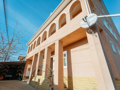Vânzare casă în Dumbrava, zonă de elită, 250 mp+9 ari !