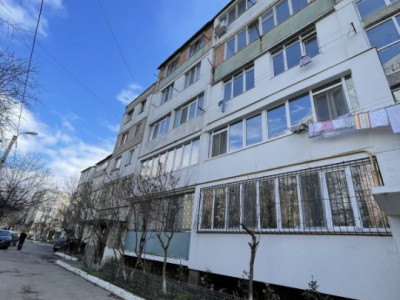 Spre vânzare apartament cu 2 camere, str. Grenoble, lângă Ambasada Poloniei!