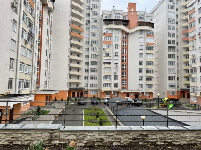 Vînzare apartament cu 2 camere + living, bloc nou, str. Mușatinilor, 880 €/mp.