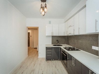 Vînzare apartament cu 1 cameră + living, 42 mp, complexul Sprâncenoaia!