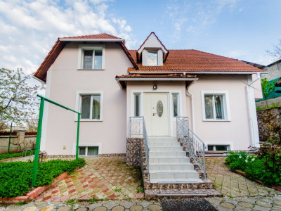 Продается индивидуальный дом, 327 кв.м.+ 6 соток, Буюканы, ул. Милано.