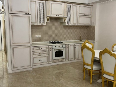 Apartament cu 4 camere, 100 mp, Centru, Lev Tolstoi, Chișinău.