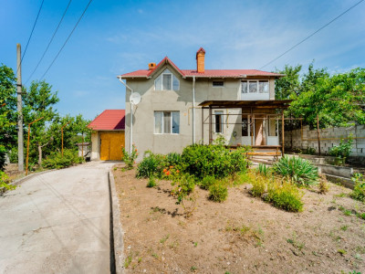Spre vânzare casă cu 3 dormitoare în Ialoveni, teren 9,5 ari, 140 mp.