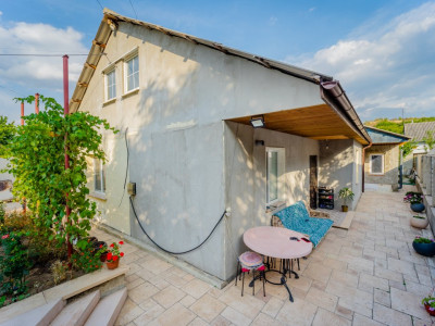 Vânzare casă cu 3 camere în comuna Vatra! 66 mp + 5,5 Ari.