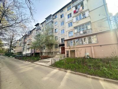Продается 3-комнатная квартира, Ботаника, ул. Н. Зелинский, 3 этаж!