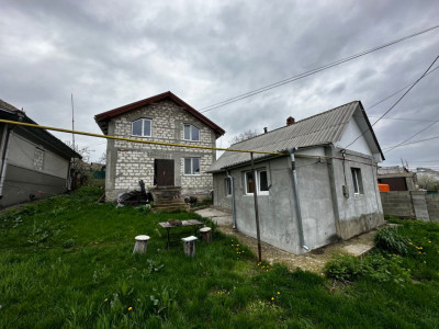 Casă cu 1 nivel și mansarda + o casă de vară în Durlești, 105.2 mp + 6.27ari !