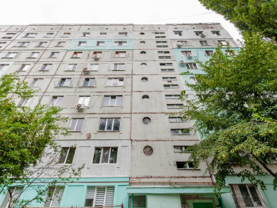 Ботаника, Куза Водэ, напротив парка! Квартира 3-х комнатная, двусторонняя.
