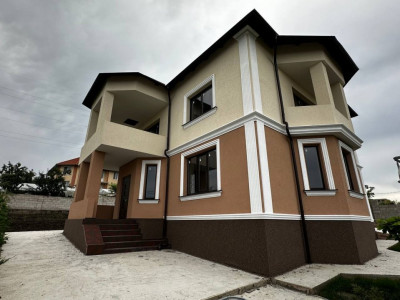 Продается 2х этажный дом, 210 кв.м + 8,5 соток, Буюканы.